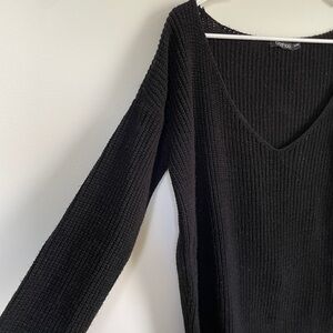 Boohoo black v-neck black sweater